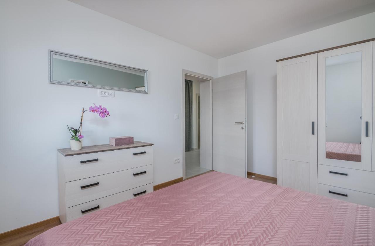 Nevera 2 * Vrbnik