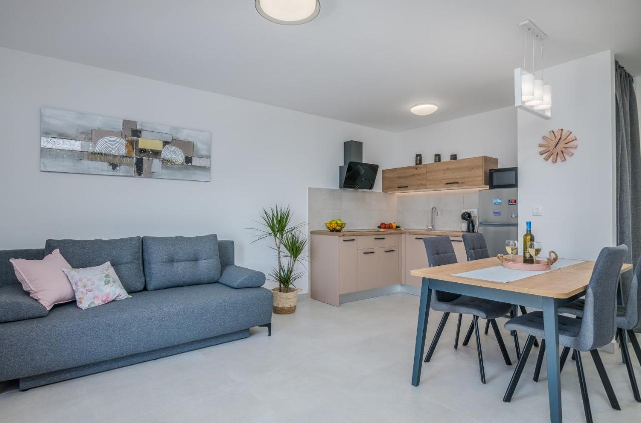 Nevera 2 * Vrbnik
